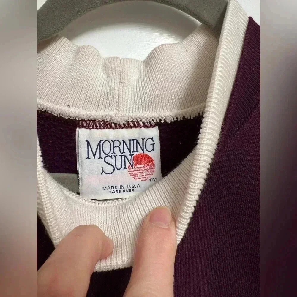 Morning sun graphic crewneck with faux mockneck accent L - Picture 3 of 6